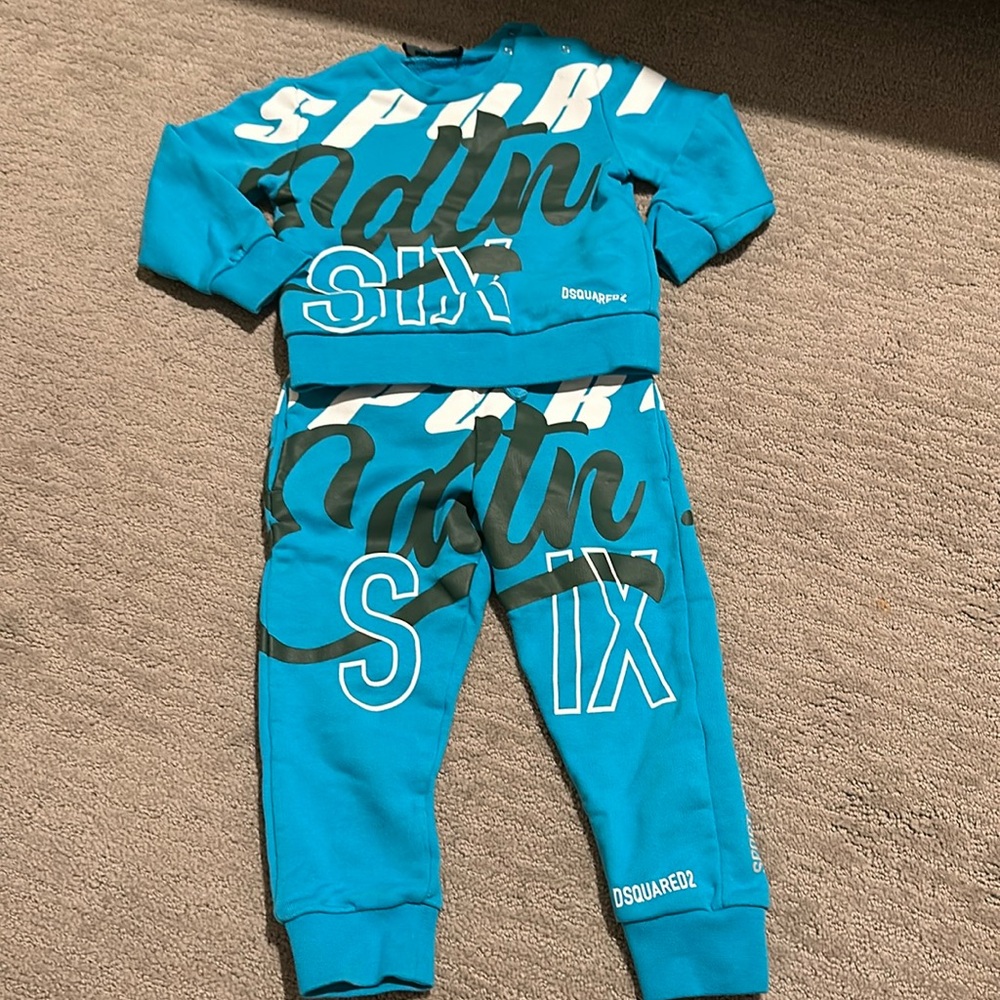 DSQUARED2 matching set